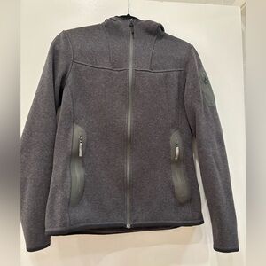 Cozy women's versatile Arc'teryx Covert Fleece Zip Up Hoodie technical knit Sz M